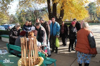 Одесская епархия оказала гуманитарную помощь инвалидам-колясочникам и нуждающимся одесситам (фото)