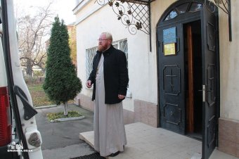 Одесская епархия оказала гуманитарную помощь инвалидам-колясочникам и нуждающимся одесситам (фото)