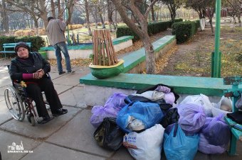 Одесская епархия оказала гуманитарную помощь инвалидам-колясочникам и нуждающимся одесситам (фото)