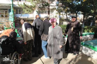 Одесская епархия оказала гуманитарную помощь инвалидам-колясочникам и нуждающимся одесситам (фото)