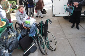 Одесская епархия оказала гуманитарную помощь инвалидам-колясочникам и нуждающимся одесситам (фото)