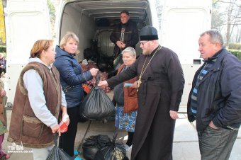 Одесская епархия оказала гуманитарную помощь инвалидам-колясочникам и нуждающимся одесситам (фото)