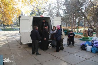 Одесская епархия оказала гуманитарную помощь инвалидам-колясочникам и нуждающимся одесситам (фото)
