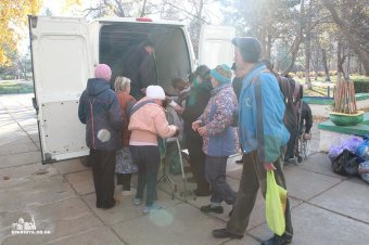 Одесская епархия оказала гуманитарную помощь инвалидам-колясочникам и нуждающимся одесситам (фото)