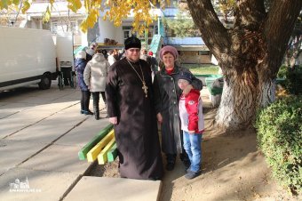 Одесская епархия оказала гуманитарную помощь инвалидам-колясочникам и нуждающимся одесситам (фото)