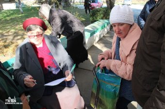 Одесская епархия оказала гуманитарную помощь инвалидам-колясочникам и нуждающимся одесситам (фото)