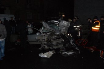 Одесские спасатели деблокировали пострадавшего водителя из искореженного автомобиля (фото)