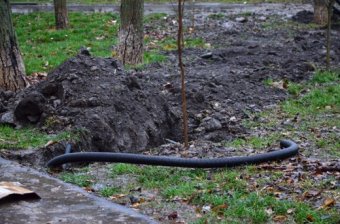 Обустройство нового наружного освещения  в парке Победы продолжается (фото)
