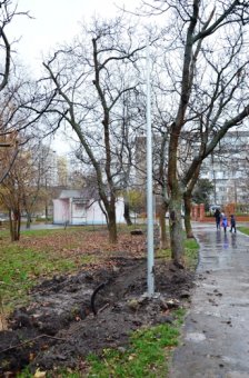 Обустройство нового наружного освещения  в парке Победы продолжается (фото)