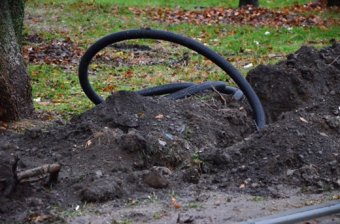Обустройство нового наружного освещения  в парке Победы продолжается (фото)