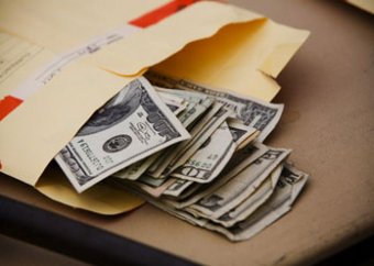 Сотрудница налоговой инспекции региона попалась на взятке в 60 тыс.грн.