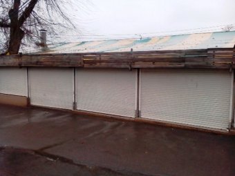 Одесской улице Золотой берег пришлось освободиться от незаконных объектов торговли (фото)