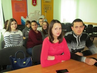 Накануне Дня местного самоуправления будущие педагоги "штурмовали" департамент образования