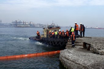 В Одесском порту закуплено новое оборудование для локализации аварийных разливов в новообразованной Ланжероновской гавани