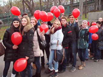Грандиозный флешмоб на Потемкинской лестнице ко Дню борьбы со СПИД (фото)