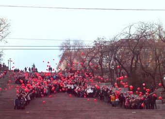 Грандиозный флешмоб на Потемкинской лестнице ко Дню борьбы со СПИД (фото)