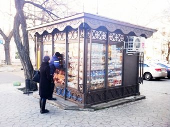 Установка торговых киосков единого образца в центре Одессы продолжается (фото)
