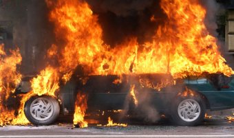 Ночью в одном из микрорайонов Одессы сгорело два автомобиля