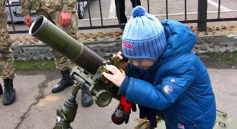 На причале морского вокзала одесситы увидели военную технику ВМФ