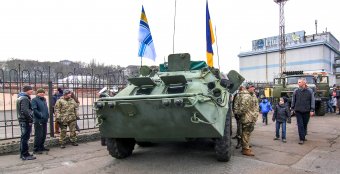 На причале морского вокзала одесситы увидели военную технику ВМФ