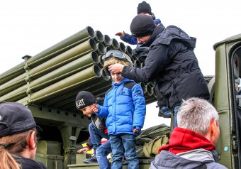 На причале морского вокзала одесситы увидели военную технику ВМФ