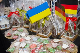 В Одессе открылась 5-я дипломатическая рождественская ярмарка (фото)