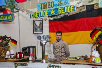 В Одессе открылась 5-я дипломатическая рождественская ярмарка (фото)