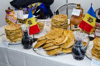 В Одессе открылась 5-я дипломатическая рождественская ярмарка (фото)