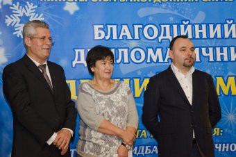 В Одессе открылась 5-я дипломатическая рождественская ярмарка (фото)