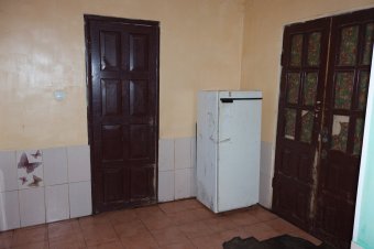 В приемной семье под Одессой вместе с детьми проживают более сотни животных