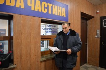 Полицейский-водитель задержал в Одессе мужчину, напавшего с ножом на соседа (фото)