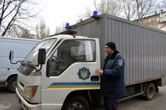 Полицейский-водитель задержал в Одессе мужчину, напавшего с ножом на соседа (фото)