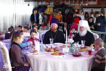 Одесская епархия поздравила детей вынужденных переселенцев с праздником Святого Николая (фото)