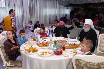 Одесская епархия поздравила детей вынужденных переселенцев с праздником Святого Николая (фото)