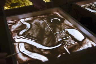Рисунки на песке: благотворительный мастер-класс ко дню Святого Николая (фото)