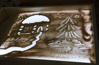 Рисунки на песке: благотворительный мастер-класс ко дню Святого Николая (фото)