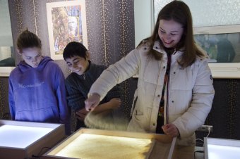 Рисунки на песке: благотворительный мастер-класс ко дню Святого Николая (фото)