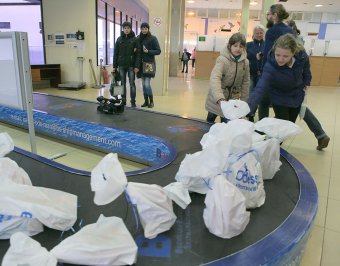 В Международном аэропорту Одесса открыли Новогоднюю почту и отметили День Святого Николая (фото)