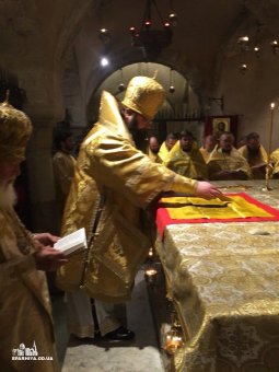 В день чудотворца Николая митрополит Агафангел совершил Божественную литургию на гробнице с мощами святителя в г. Бари (Италия)