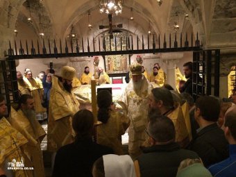 В день чудотворца Николая митрополит Агафангел совершил Божественную литургию на гробнице с мощами святителя в г. Бари (Италия)