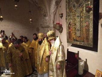 В день чудотворца Николая митрополит Агафангел совершил Божественную литургию на гробнице с мощами святителя в г. Бари (Италия)