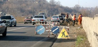 В Одессе продолжаются работы по укреплению Хаджибейской дамбы (фото)