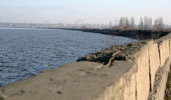 В Одессе продолжаются работы по укреплению Хаджибейской дамбы (фото)