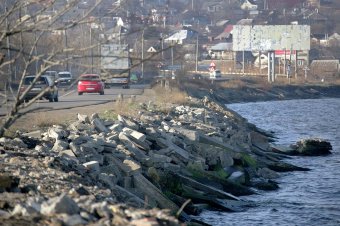 В Одессе продолжаются работы по укреплению Хаджибейской дамбы (фото)