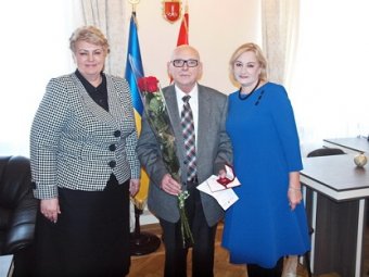 Вице-мэр Одессы Зинаида Цвиринько вручила медикам почетные городские награды