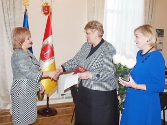 Вице-мэр Одессы Зинаида Цвиринько вручила медикам почетные городские награды