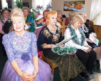 Студенты «Университета третьего возраста» провели новогодний карнавал (фото)