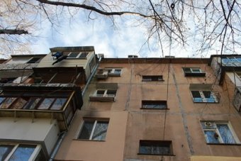 Вице-мэр Одессы проверил капремонт кровли дома на Черемушках (фото)