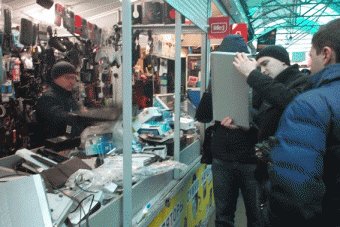 Произведен обыск в 20 торговых павильонах на Одесском радиорынке (фото, видео)
