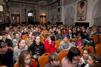 Волонтеры Киевстар сыграли в Одессе благотворительный спектакль (фото)